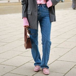 Vintage Levi’s 510 high-waisted slim-fit medium-wash jeans. 💙